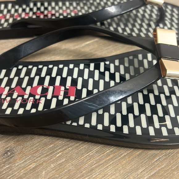 Coach New York Landon Gold Bow Thong Flip Flop Sandal Women Size 6 - Picture 7 of 17